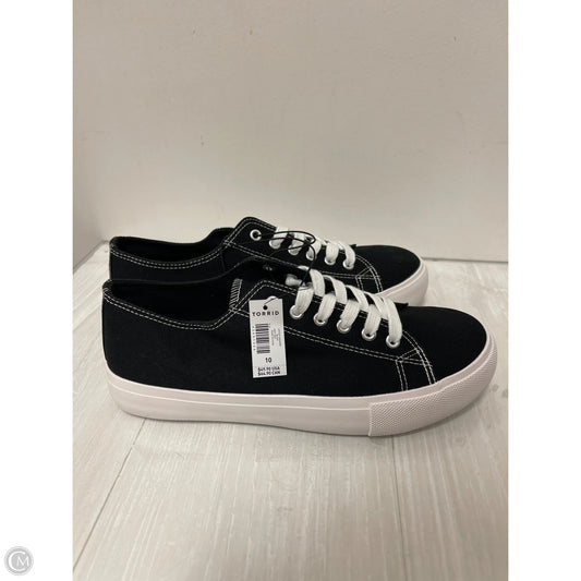 Shoes Sneakers By Torrid In Black & White, Size: 10