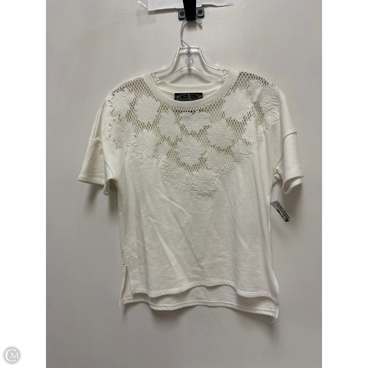 Top Short Sleeve By Clothes Mentor In White, Size: Xs