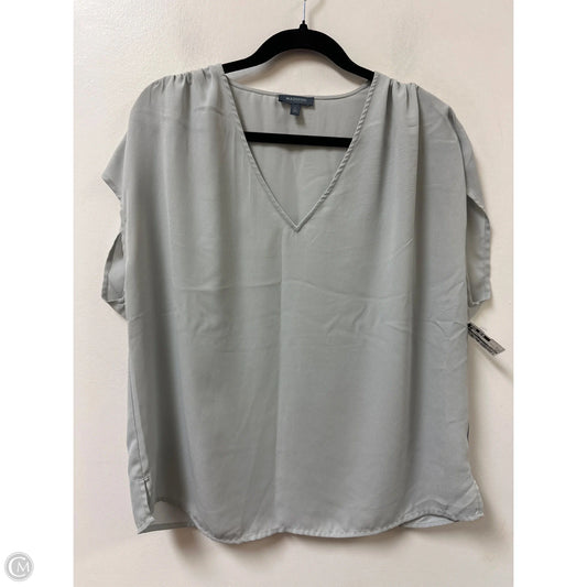 Top Short Sleeve By Madison In Grey, Size: L