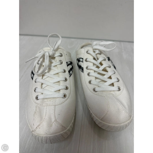 Shoes Sneakers By Clothes Mentor In White, Size: 8