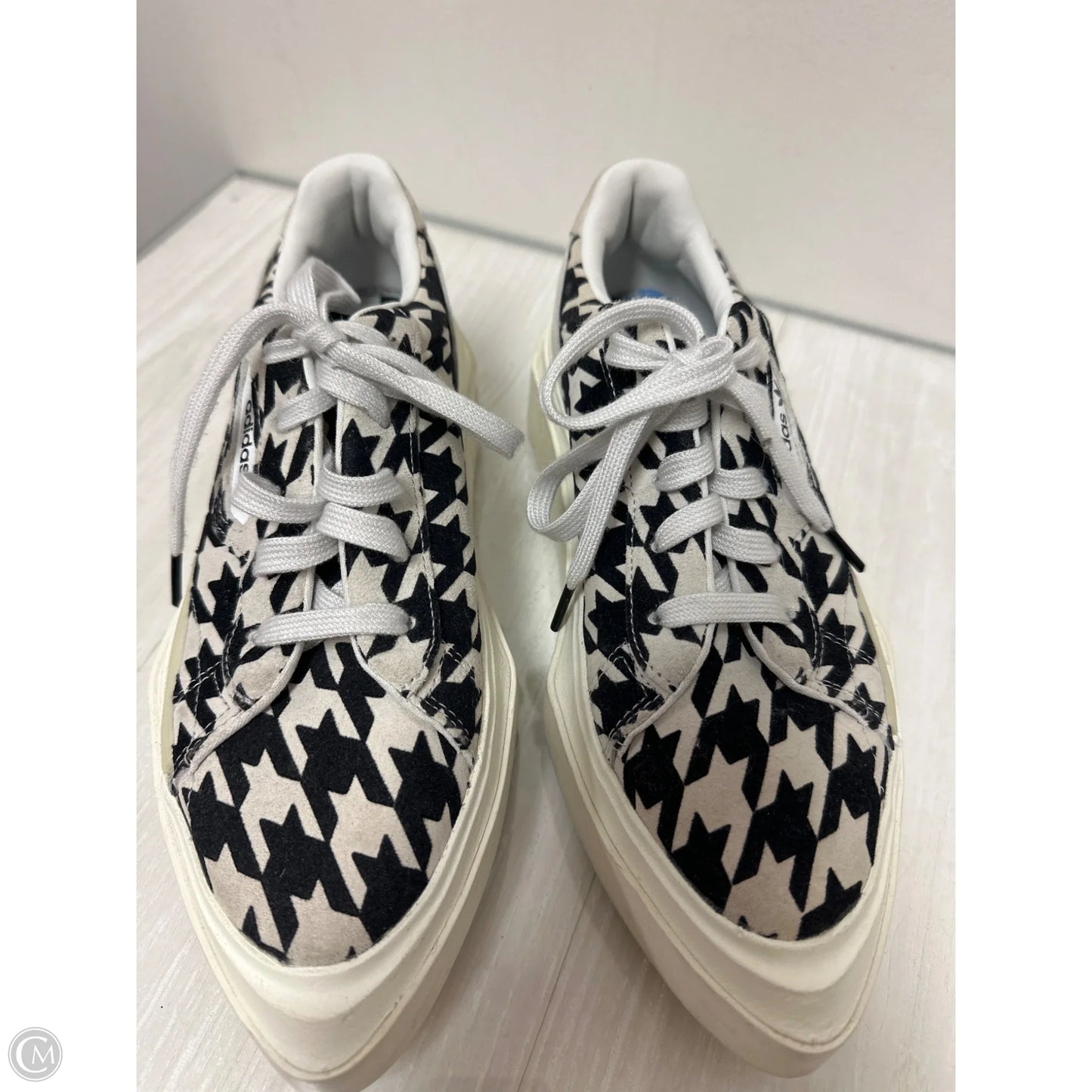 Shoes Sneakers By Adidas In Black & White, Size: 6.5