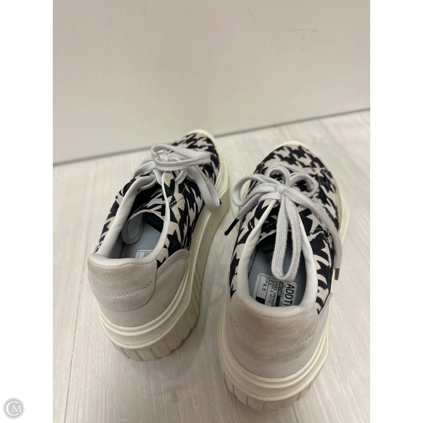Shoes Sneakers By Adidas In Black & White, Size: 6.5