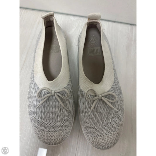 Shoes Flats By Fitflop In Silver, Size: 8.5