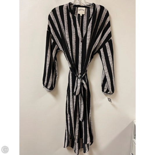 Dress Casual Short By Clothes Mentor In Black & White, Size: M