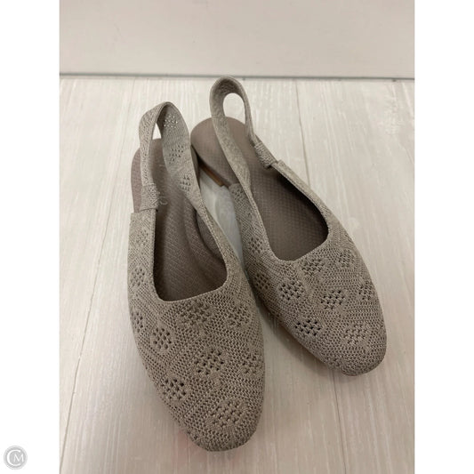 Shoes Flats By Skechers In Grey, Size: 6