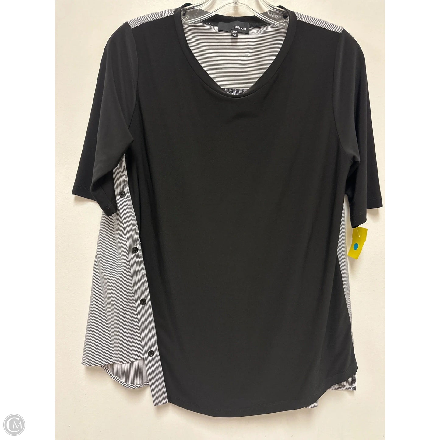 Top Short Sleeve By Clothes Mentor In Black & White, Size: Xs