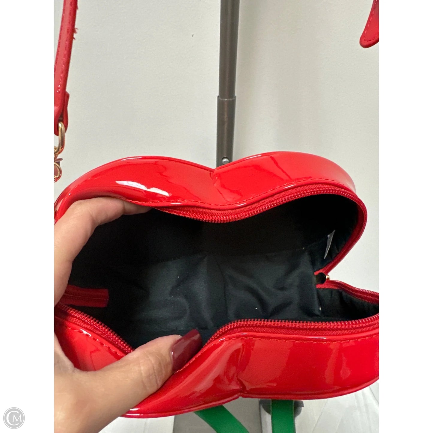 Crossbody By Clothes Mentor, Size: Medium