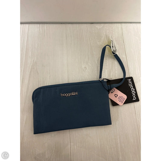 Wristlet By Baggallini, Size: Small