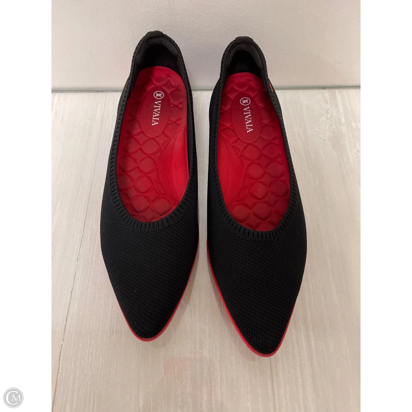 Shoes Flats By Vivaia In Black & Red, Size: 11