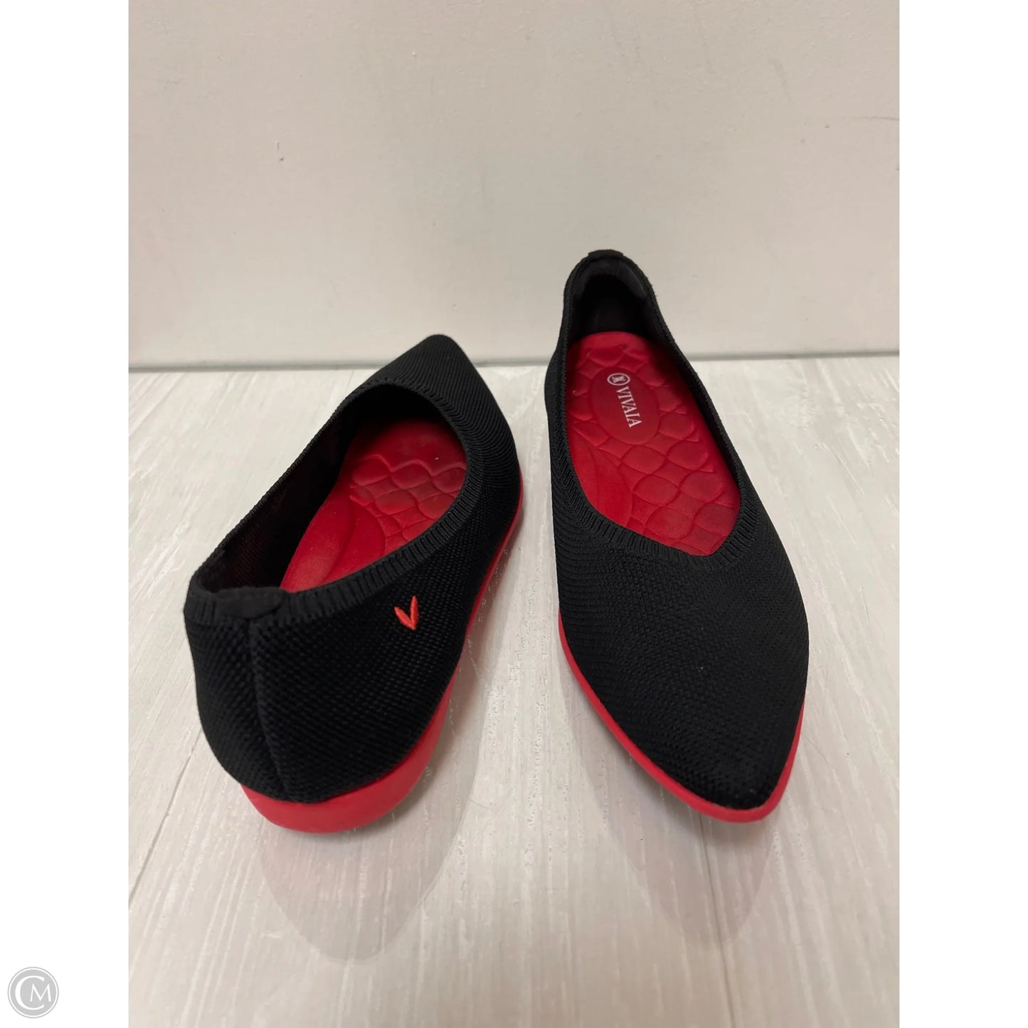 Shoes Flats By Vivaia In Black & Red, Size: 11