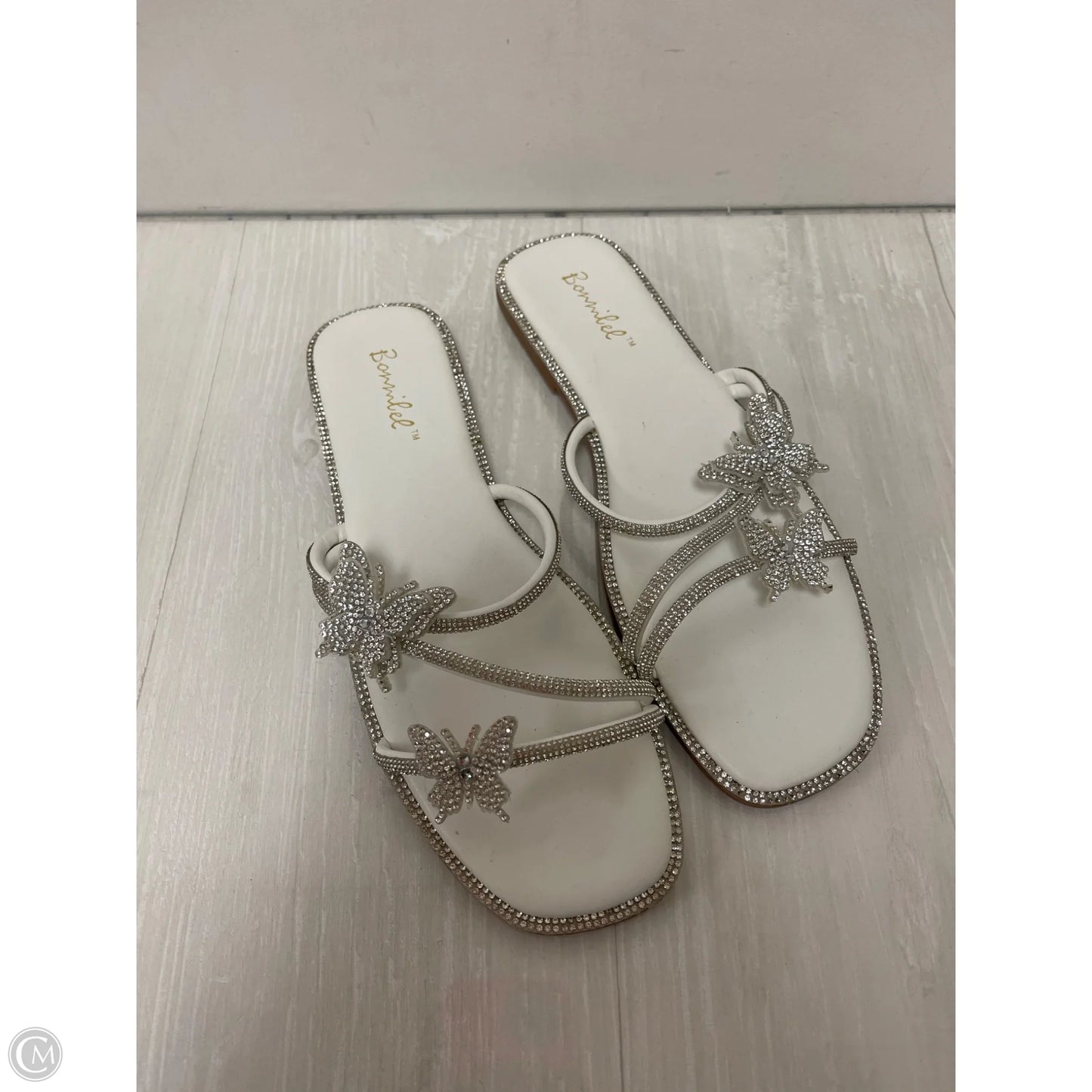 Sandals Flats By Clothes Mentor In White, Size: 10