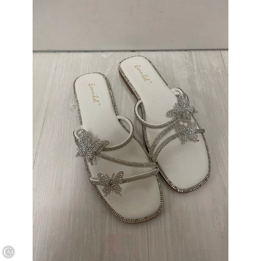 Sandals Flats By Clothes Mentor In White, Size: 10