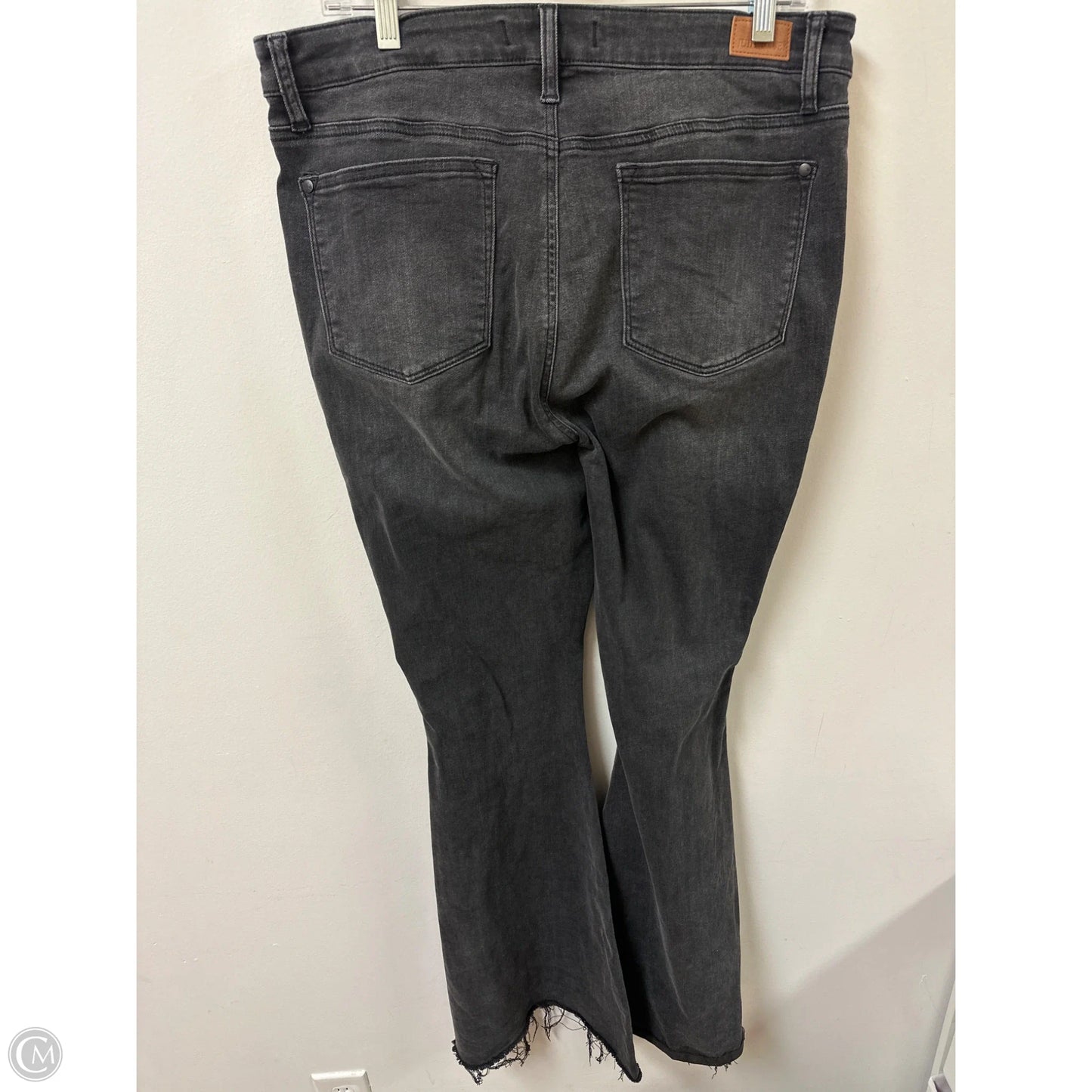 Jeans Flared By Judy Blue In Grey Denim, Size: 12