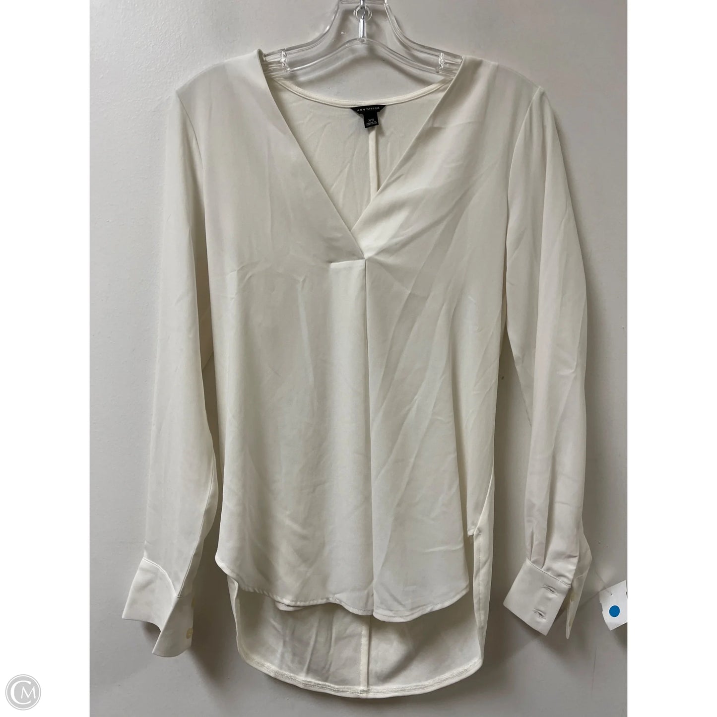Top Long Sleeve By Ann Taylor In Cream, Size: Xs