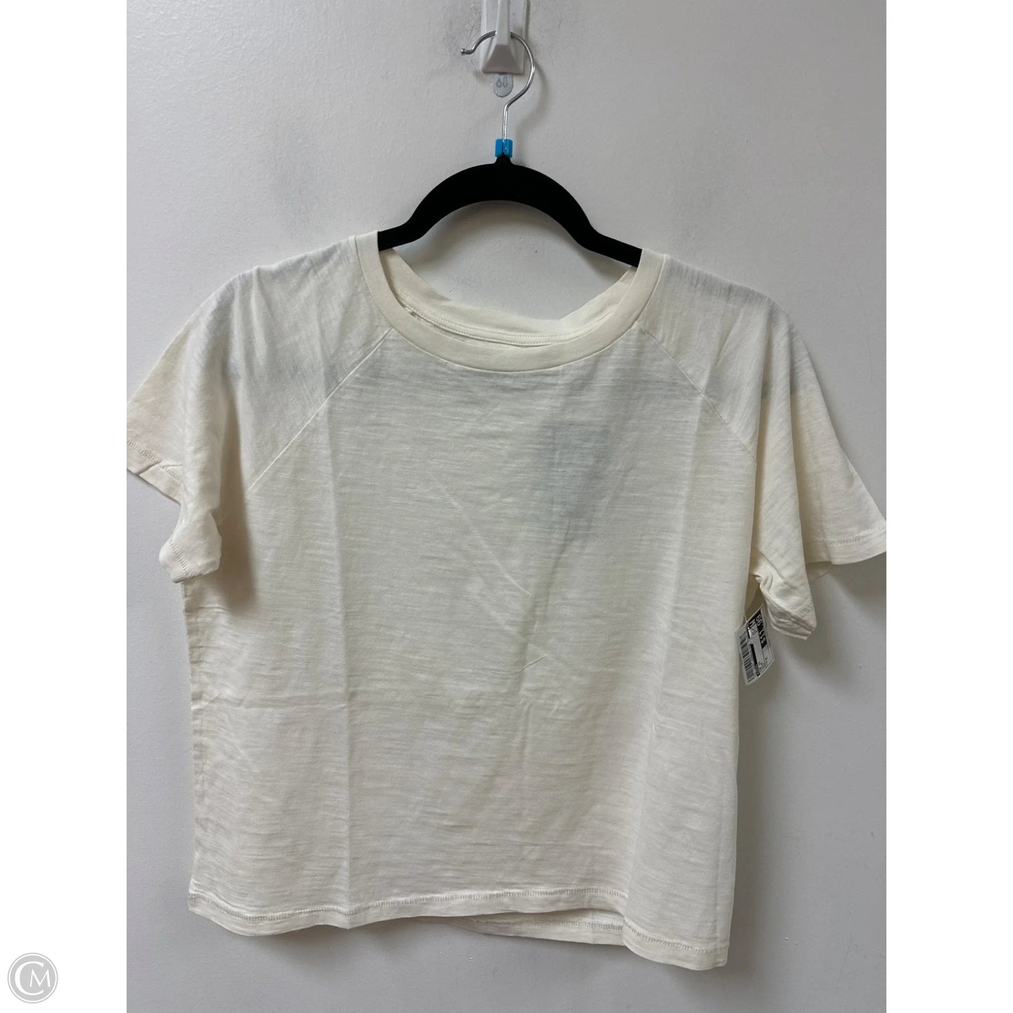 Top Short Sleeve By Levis In Cream, Size: M