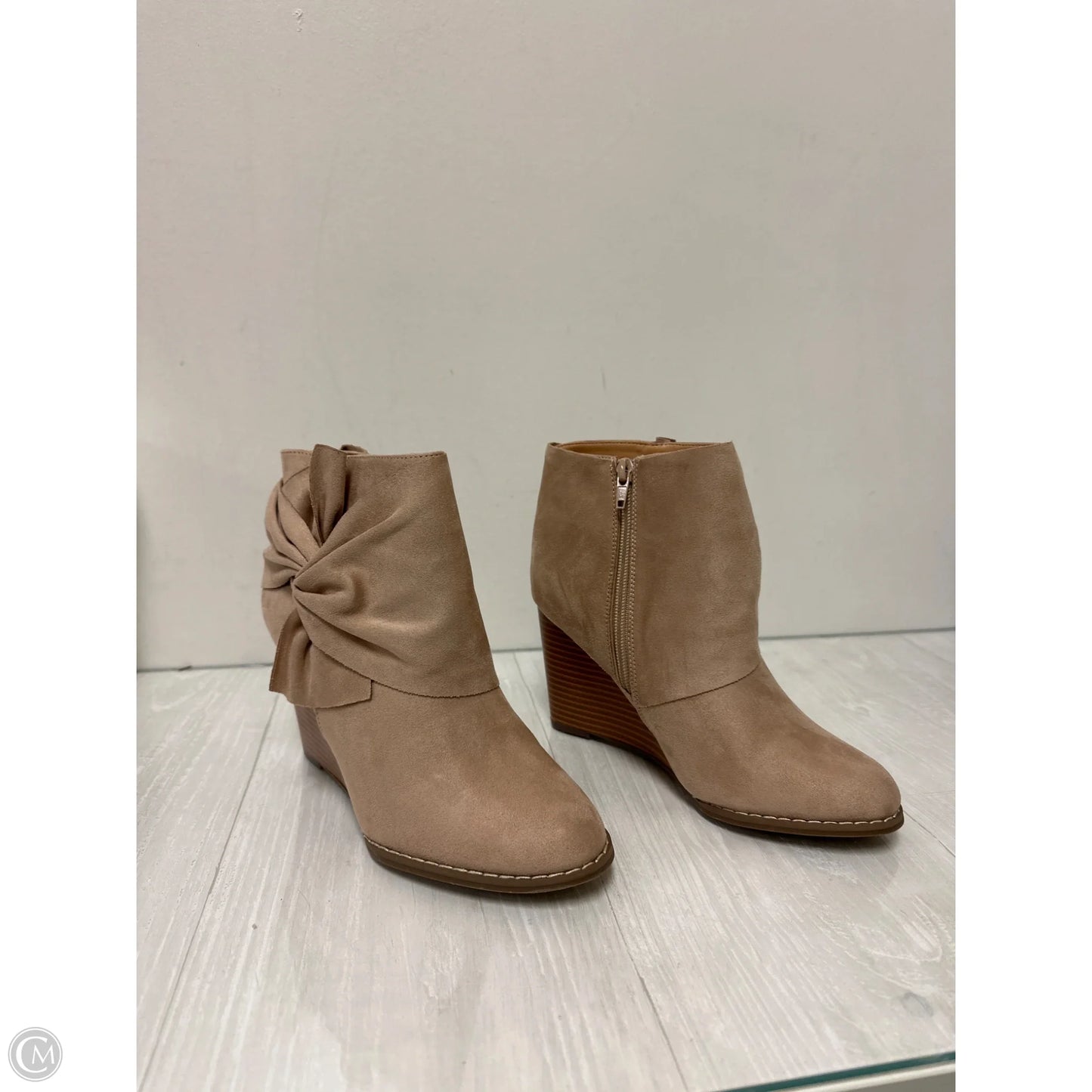 Boots Ankle Heels By Clothes Mentor In Cream, Size: 7