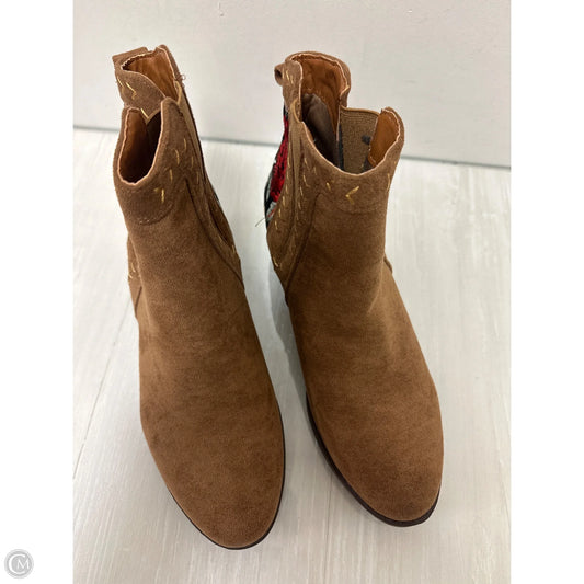 Boots Ankle Flats By Clothes Mentor In Brown, Size: 7