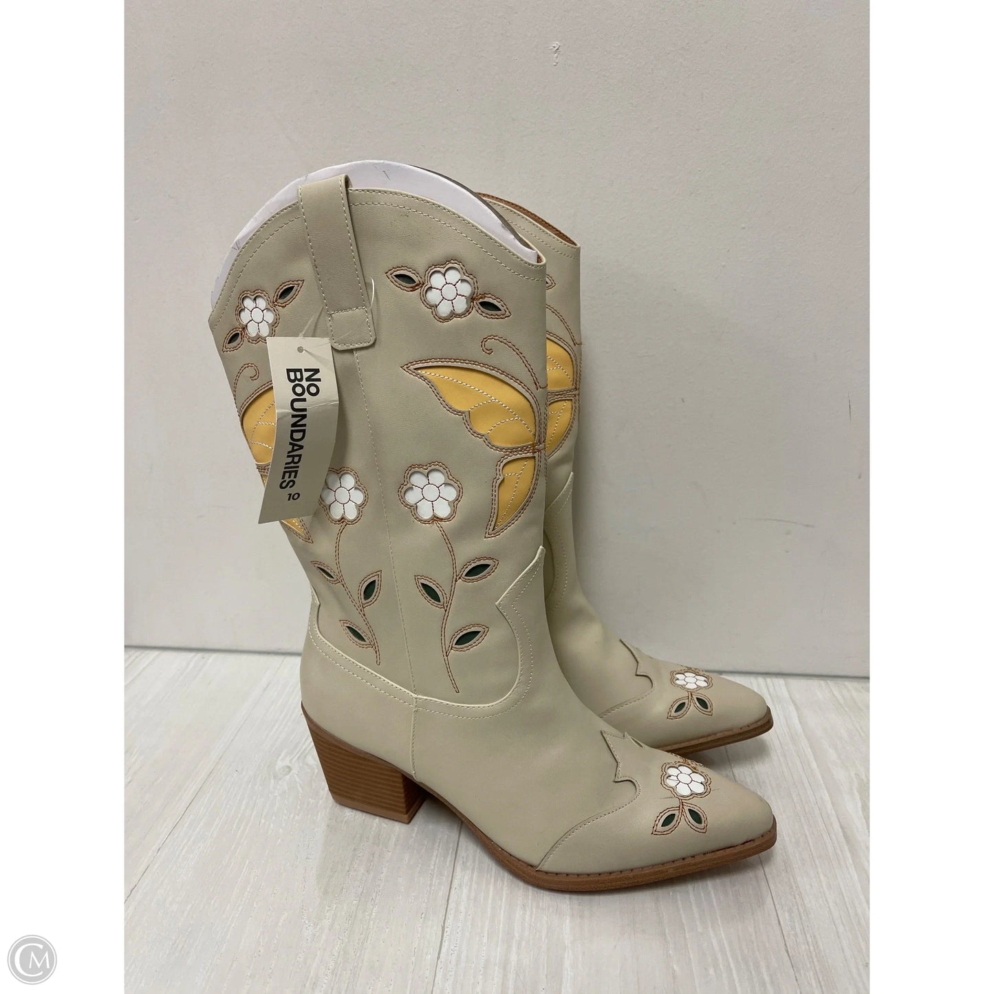 Boots Western By No Boundaries In Cream, Size: 10