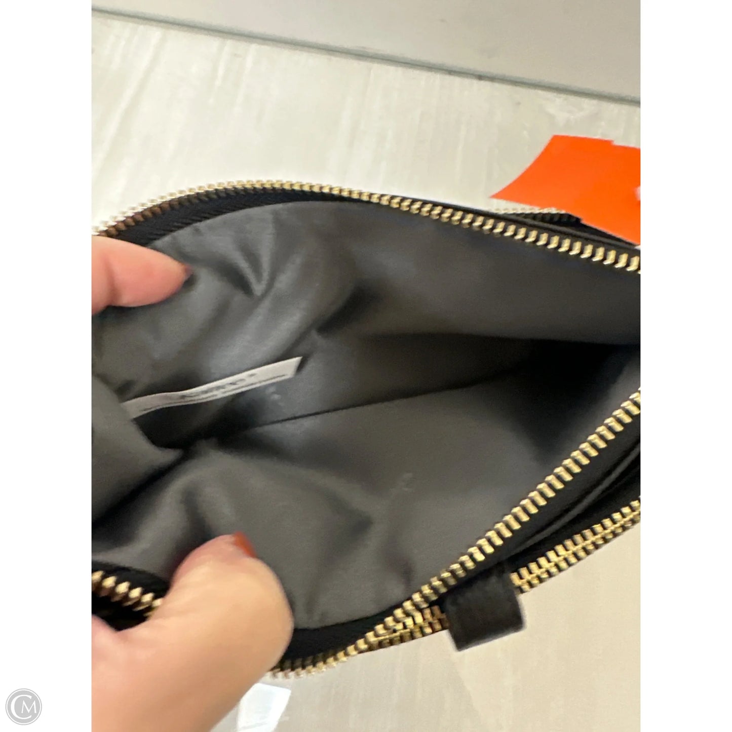 Wristlet Leather By Clothes Mentor, Size: Medium