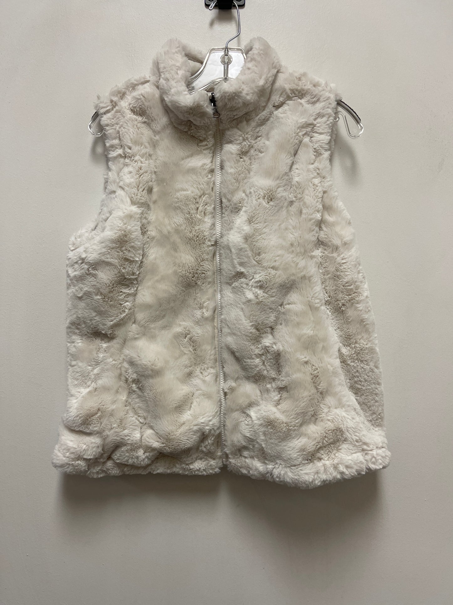 Vest Faux Fur & Sherpa By Clothes Mentor In White, Size: M