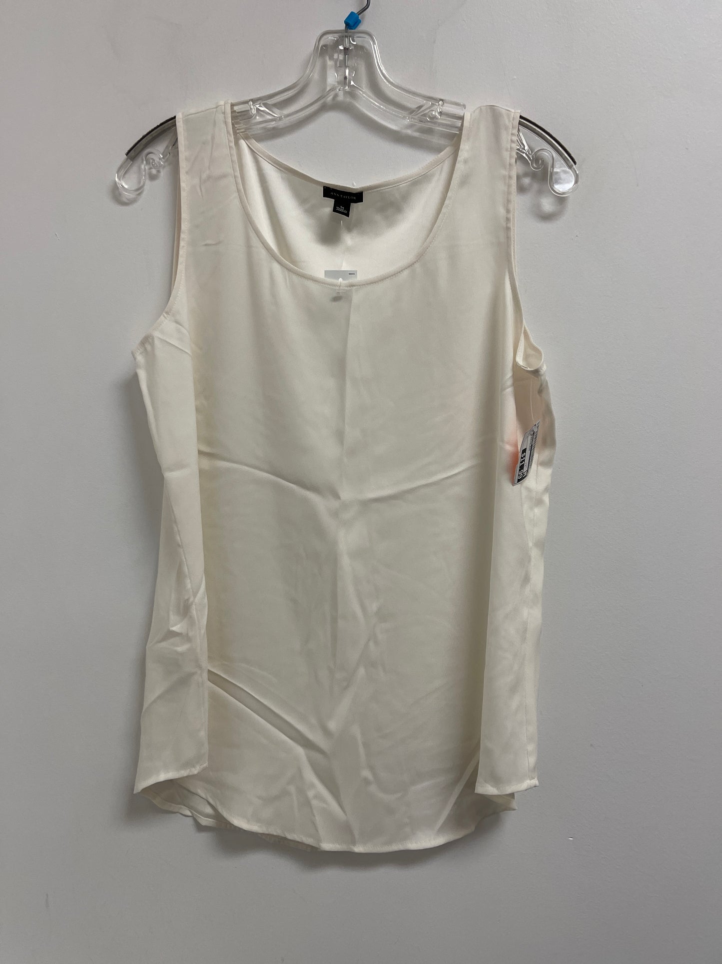 Top Sleeveless By Ann Taylor In Cream, Size: M