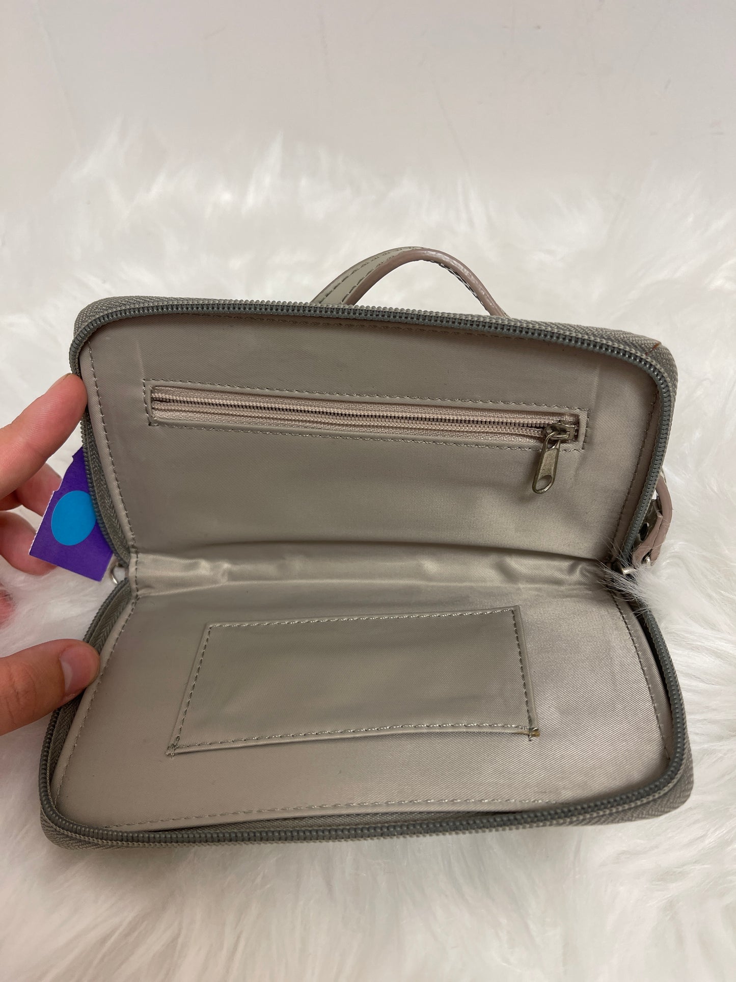 Wristlet By Clothes Mentor  Size: Medium