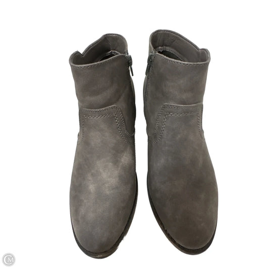 Boots Ankle Heels By Maurices In Grey, Size: 9