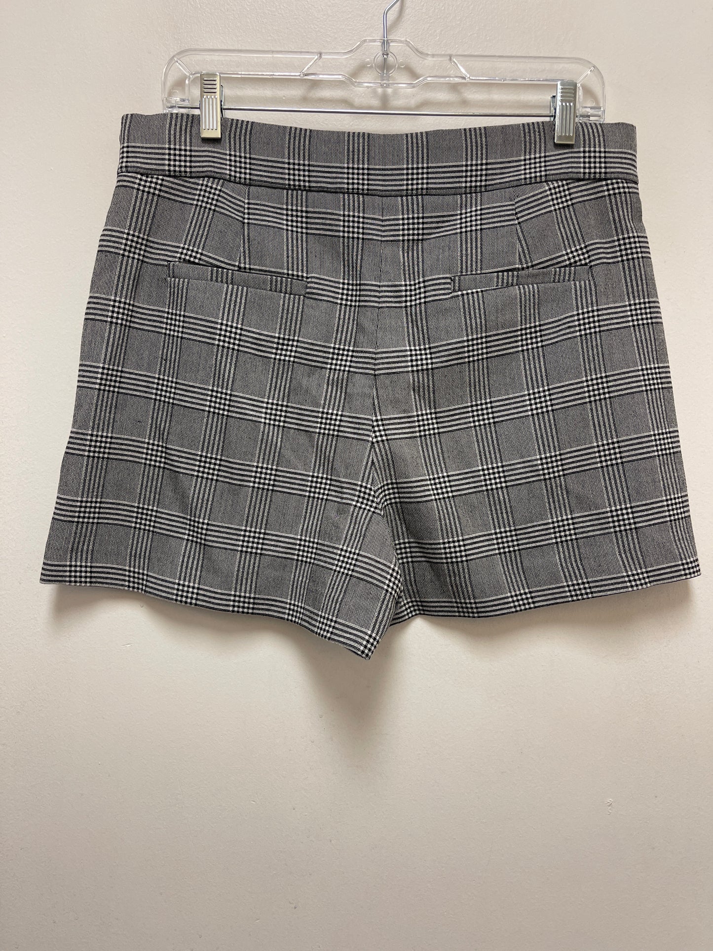 Black & White Shorts Zara Women, Size L