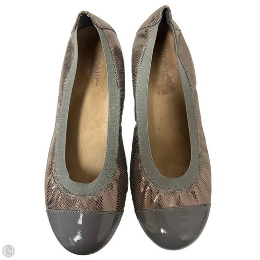 Shoes Flats By Vionic In Grey, Size: 9.5