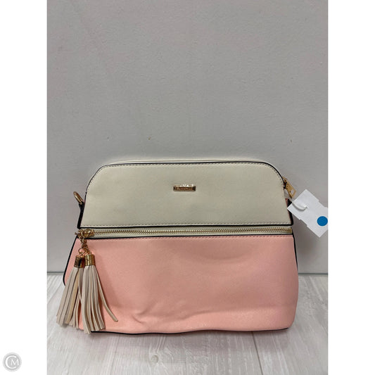 Crossbody By Clothes Mentor, Size: Medium