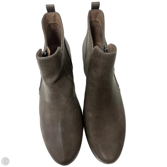 Boots Ankle Flats By Aerosoles In Grey, Size: 10
