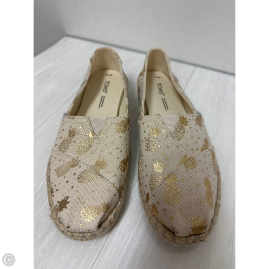Shoes Flats By Toms In Gold & Tan, Size: 7.5