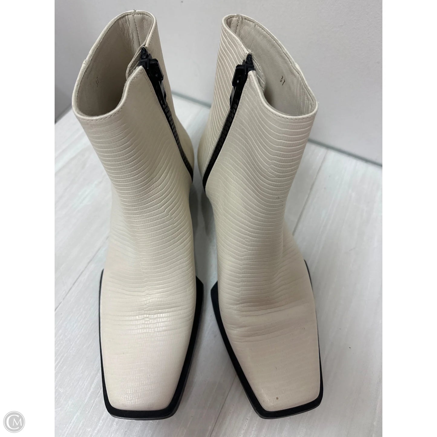 Boots Ankle Flats By Frame In White, Size: 6.5