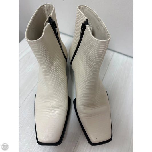 Boots Ankle Flats By Frame In White, Size: 6.5