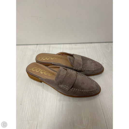 Shoes Flats By Clothes Mentor In Grey, Size: 7