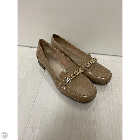 Shoes Flats By Anne Klein In Gold, Size: 10