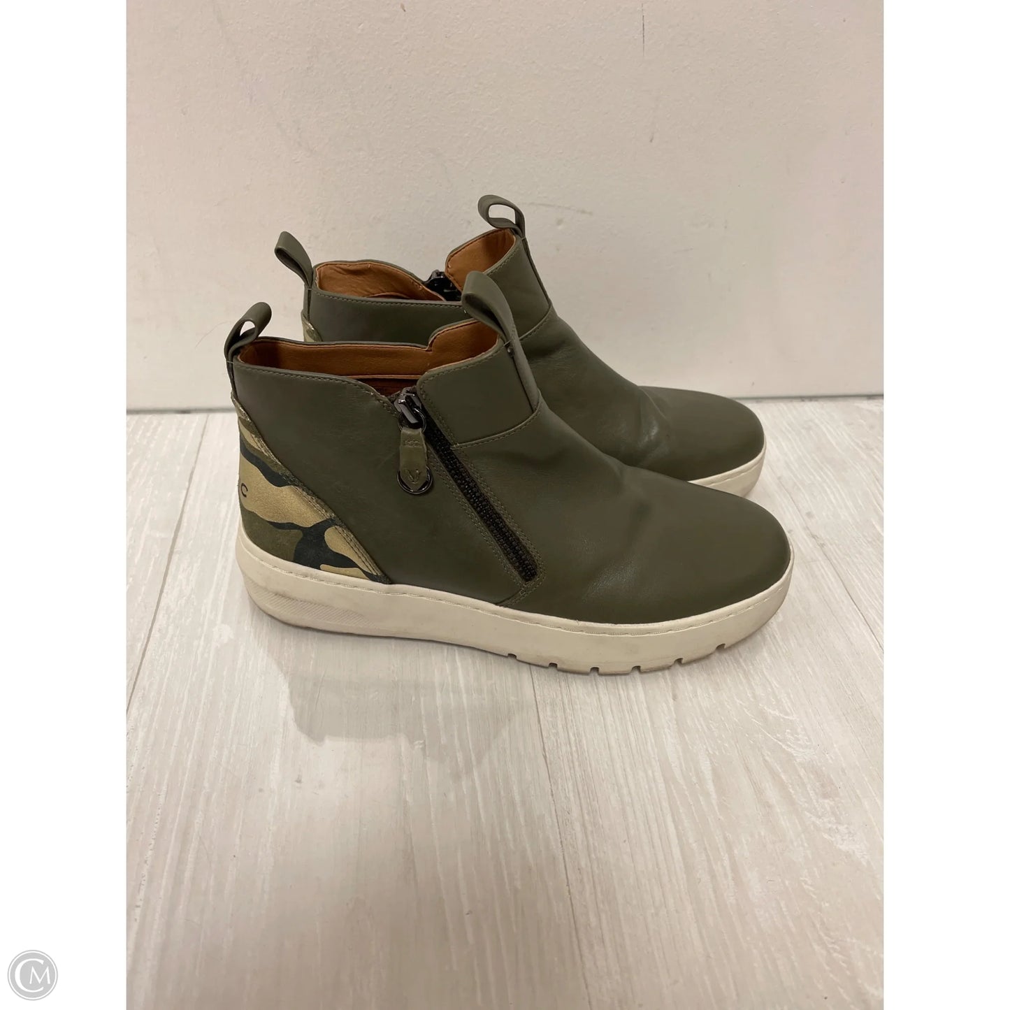 Shoes Flats By Vionic In Camouflage Print, Size: 7.5