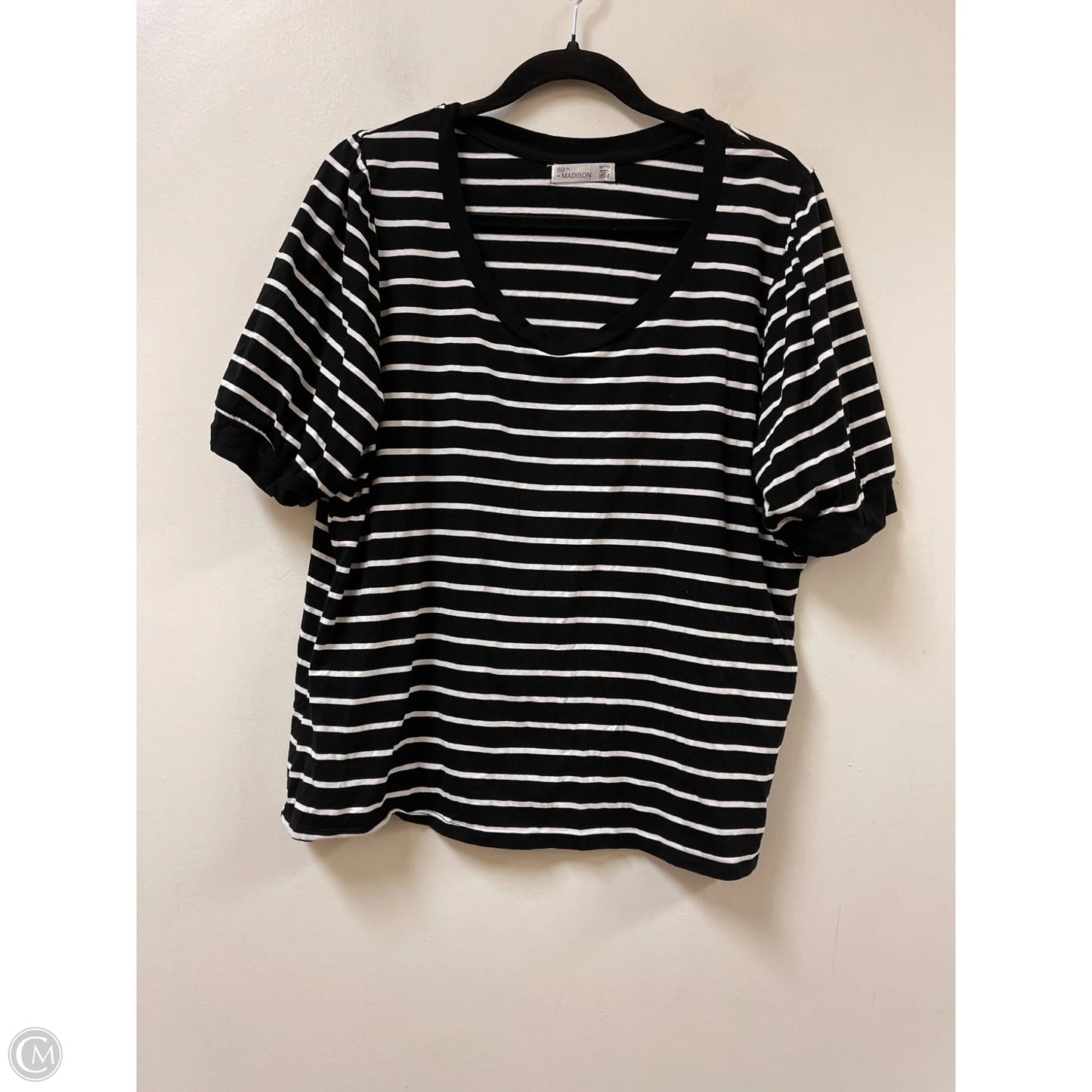 Top Short Sleeve By 89th And Madison In Black & White, Size: 1x