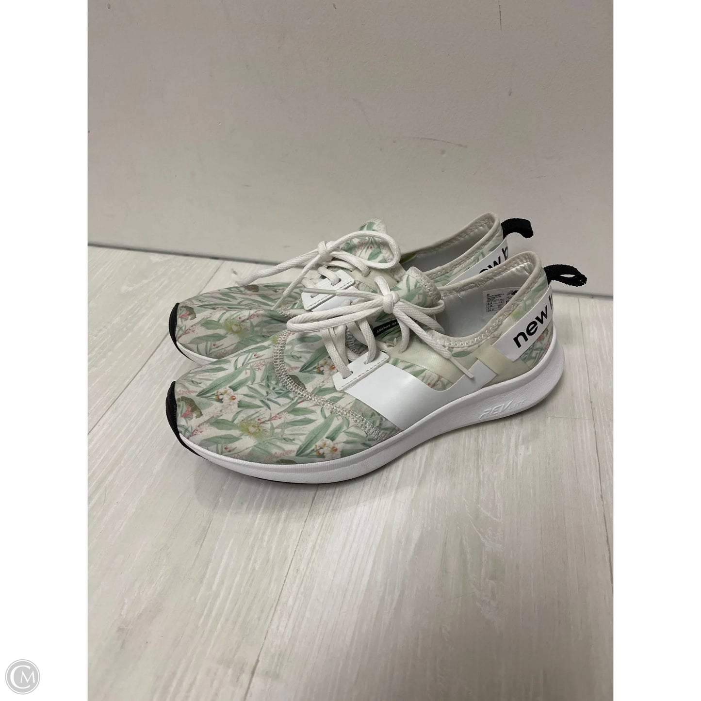 Shoes Athletic By New Balance In Green, Size: 9.5