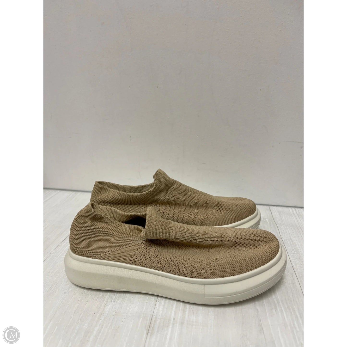 Shoes Flats By Clothes Mentor In Cream, Size: 9.5