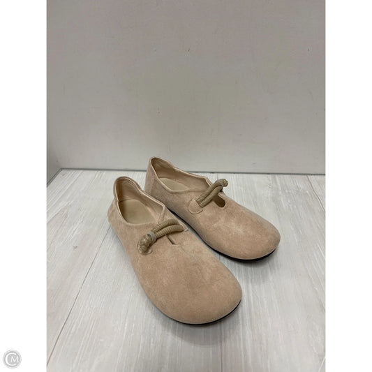 Shoes Flats By Clothes Mentor In Cream, Size: 9.5