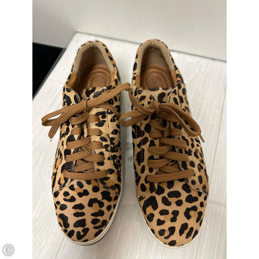 Shoes Flats By Aetrex In Animal Print, Size: 9.5