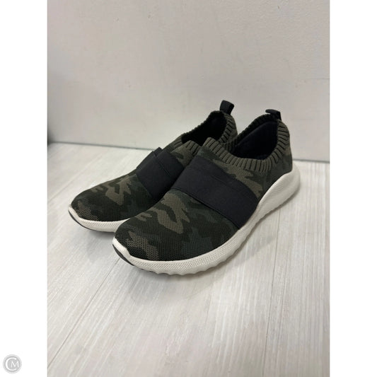 Shoes Flats By Aetrex In Camouflage Print, Size: 8.5