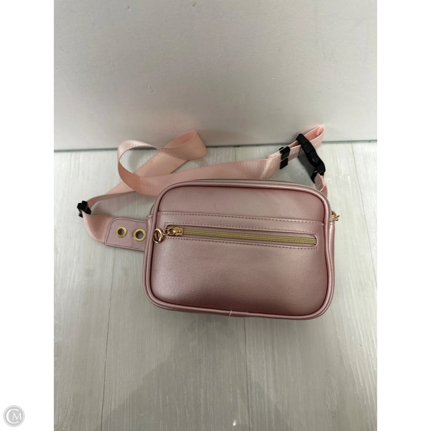 Belt Bag By Clothes Mentor, Size: Medium