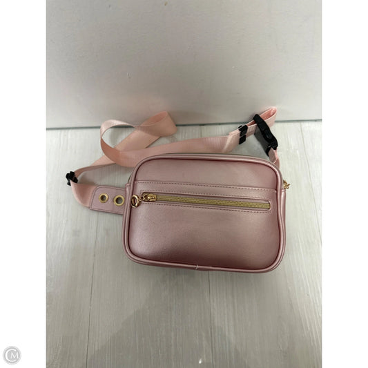 Belt Bag By Clothes Mentor, Size: Medium