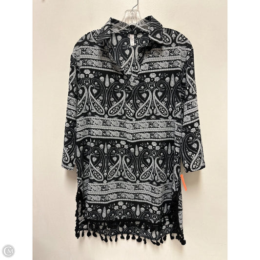 Swimwear Cover-up By Clothes Mentor In Black & White, Size: S