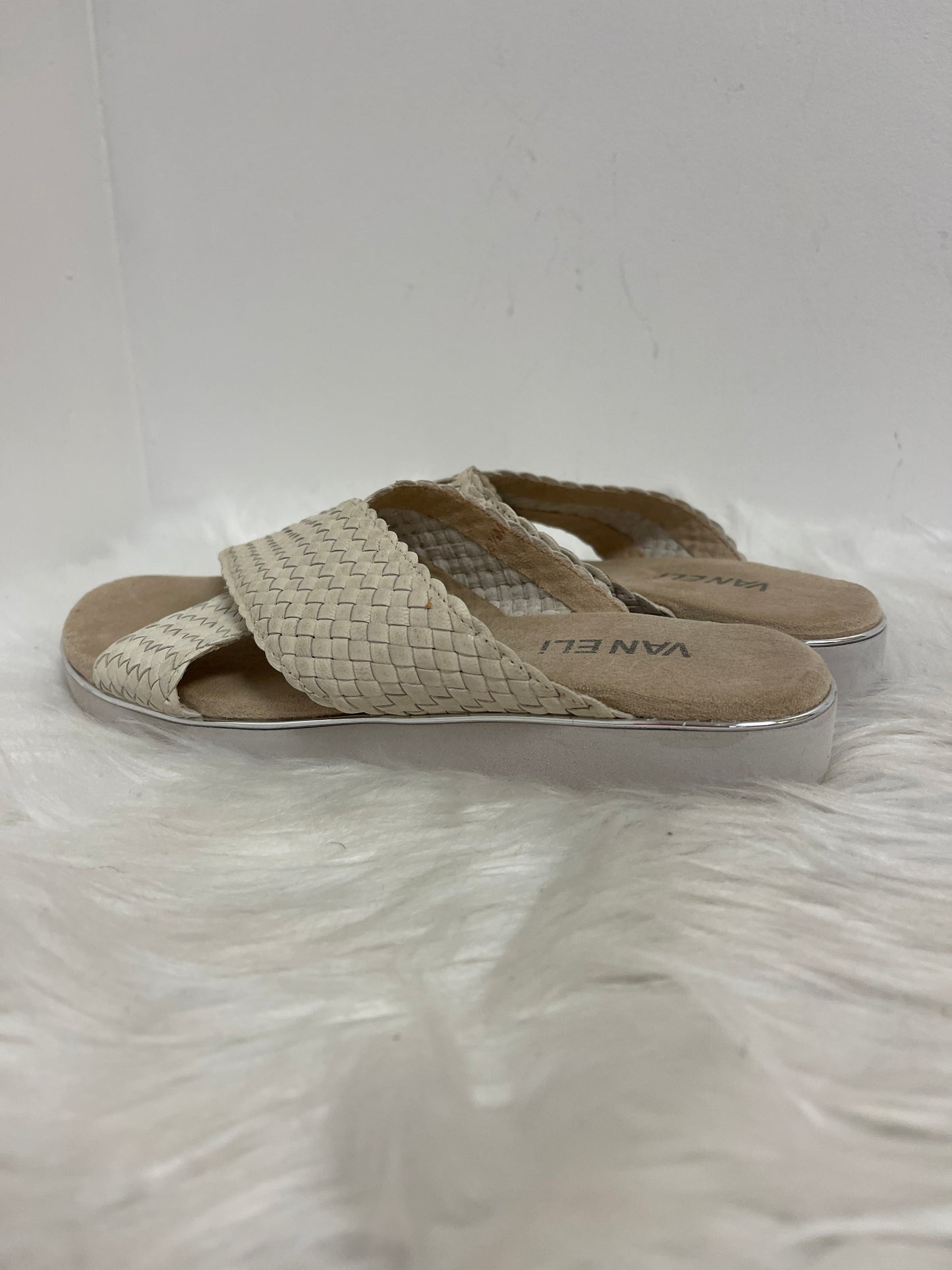 Cream Sandals Flats Vaneli, Size 6.5