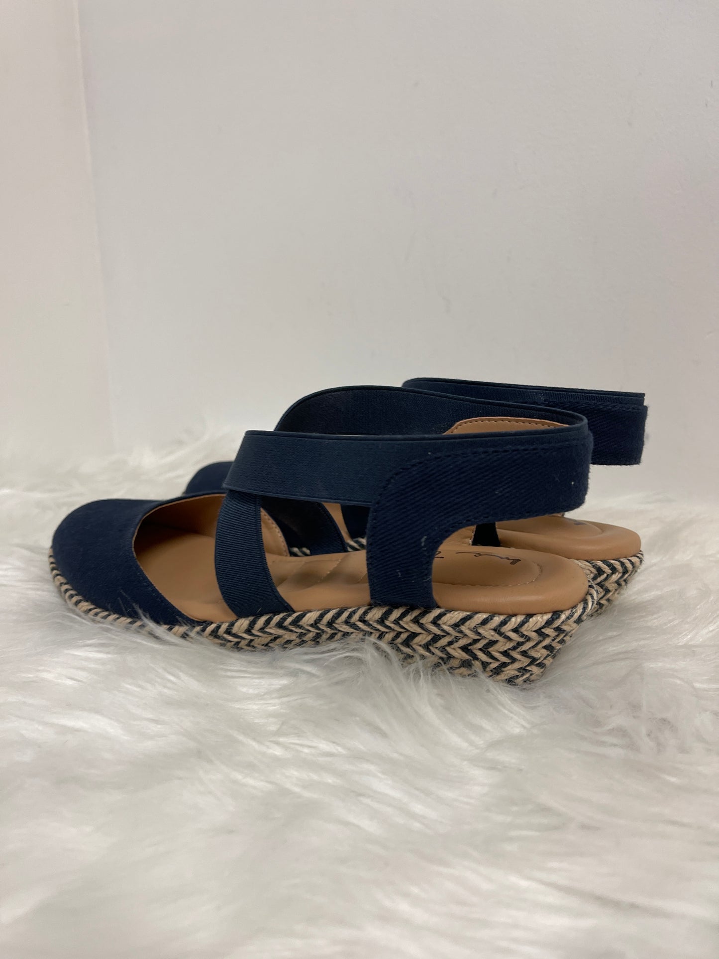 Sandals Flats By Me Too In Navy, Size: 6.5