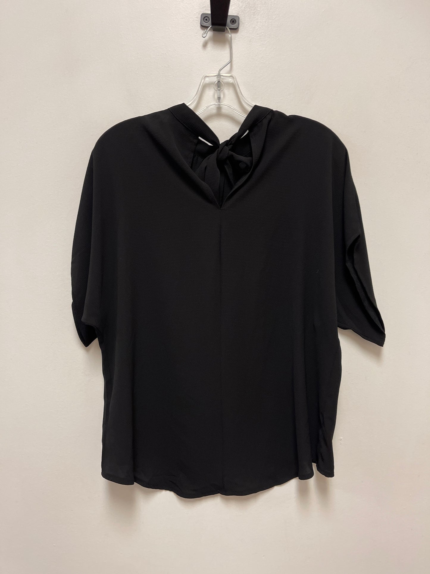 Top Short Sleeve By Clothes Mentor In Black, Size: L