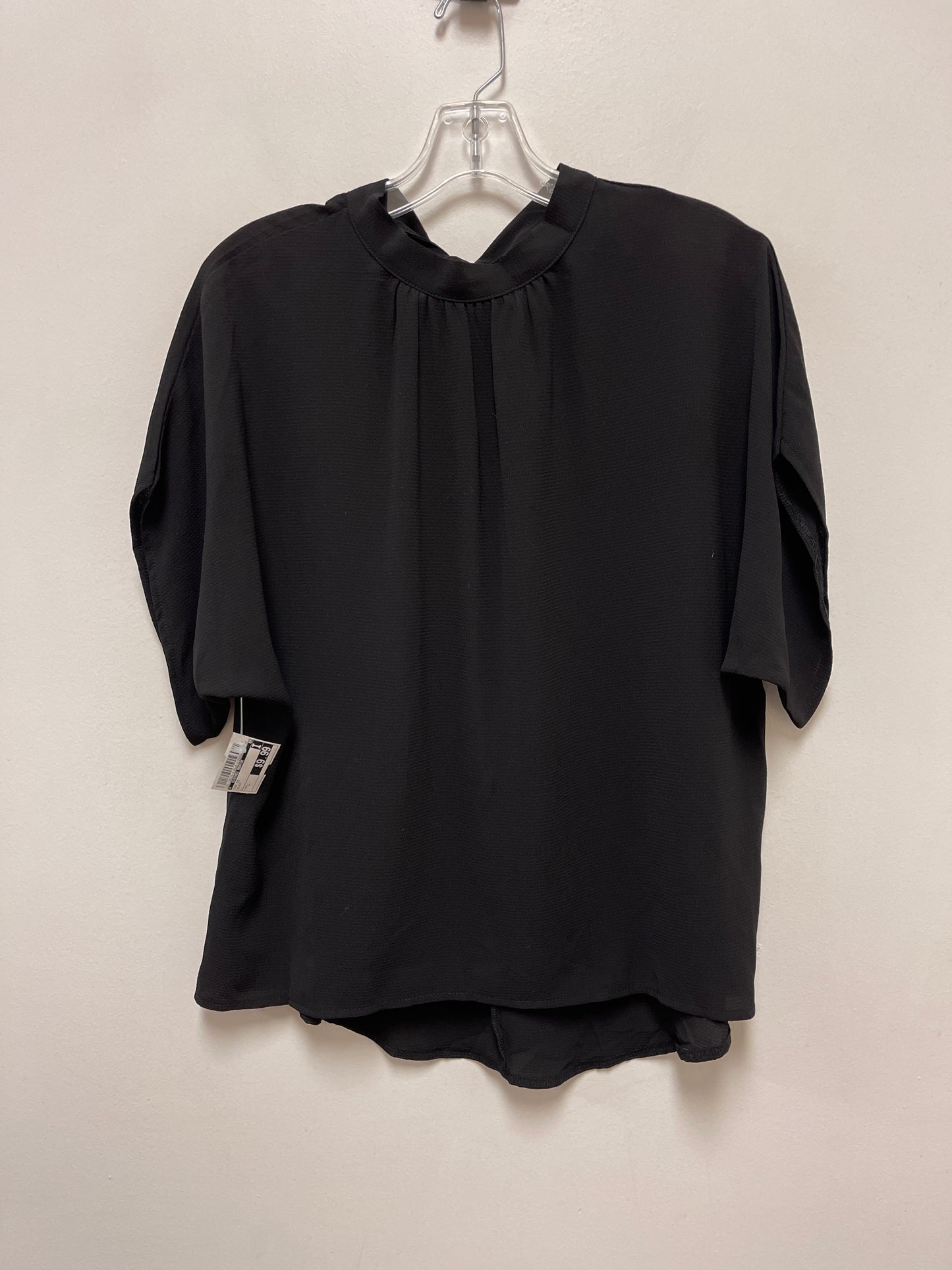 Top Short Sleeve By Clothes Mentor In Black, Size: L